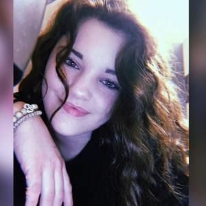 Meet your Posher, Chloe